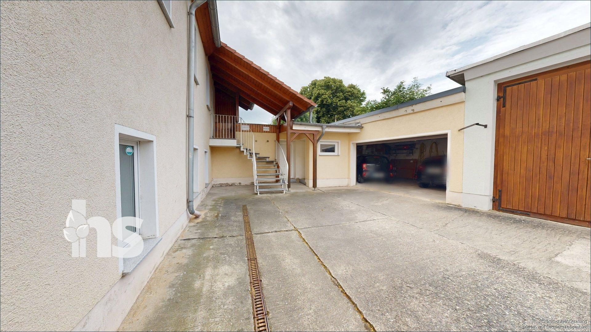 Hof & Garage