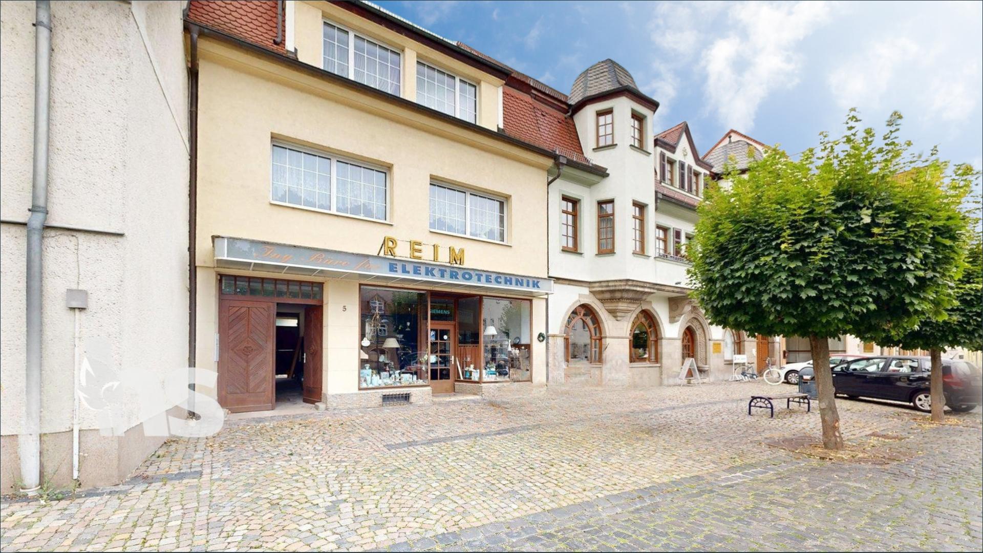 Eingang des Einfamilienhauses in Teuchern, Immobilienmakler HS Immobilienberatung