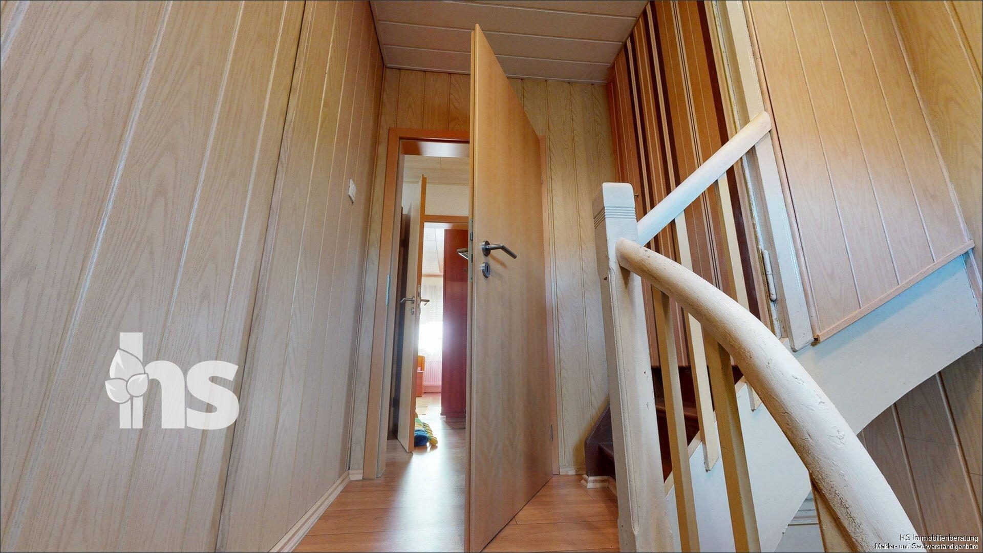 Treppe ins Obergeschoss