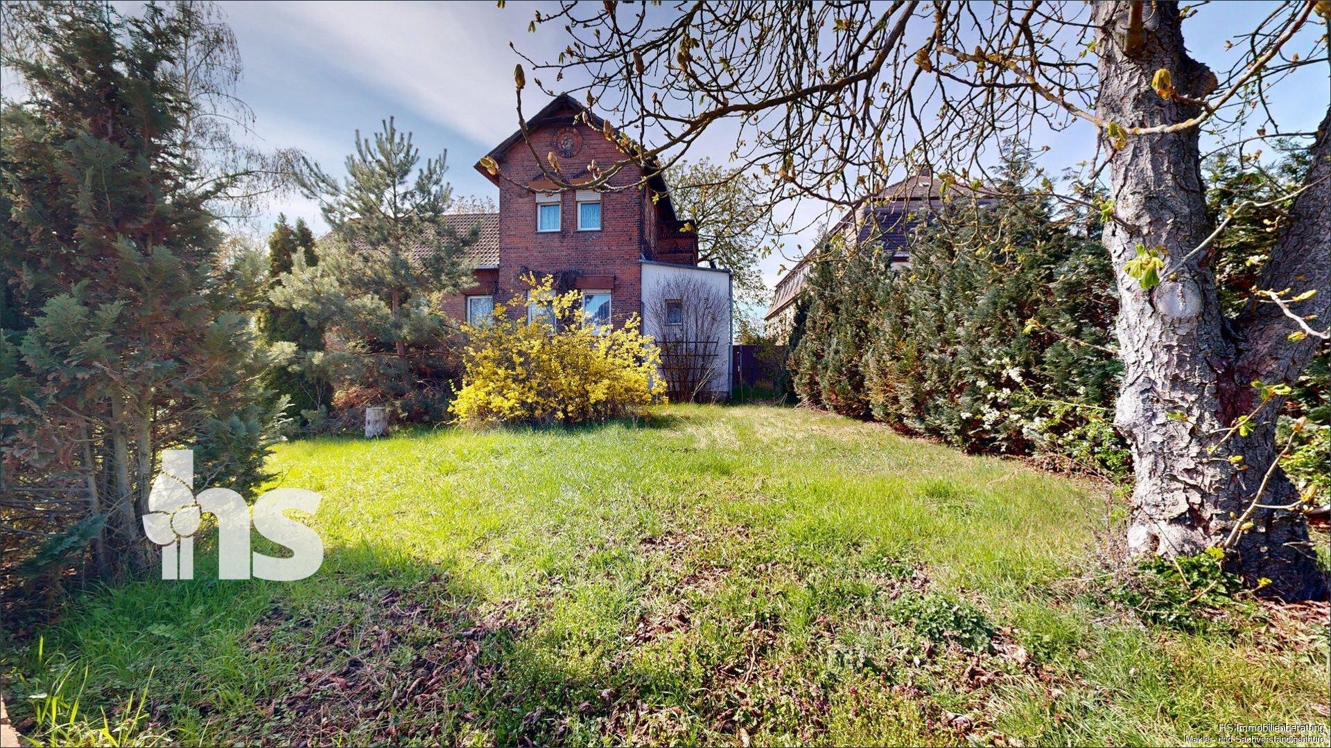 Außenansicht & Vorgarten