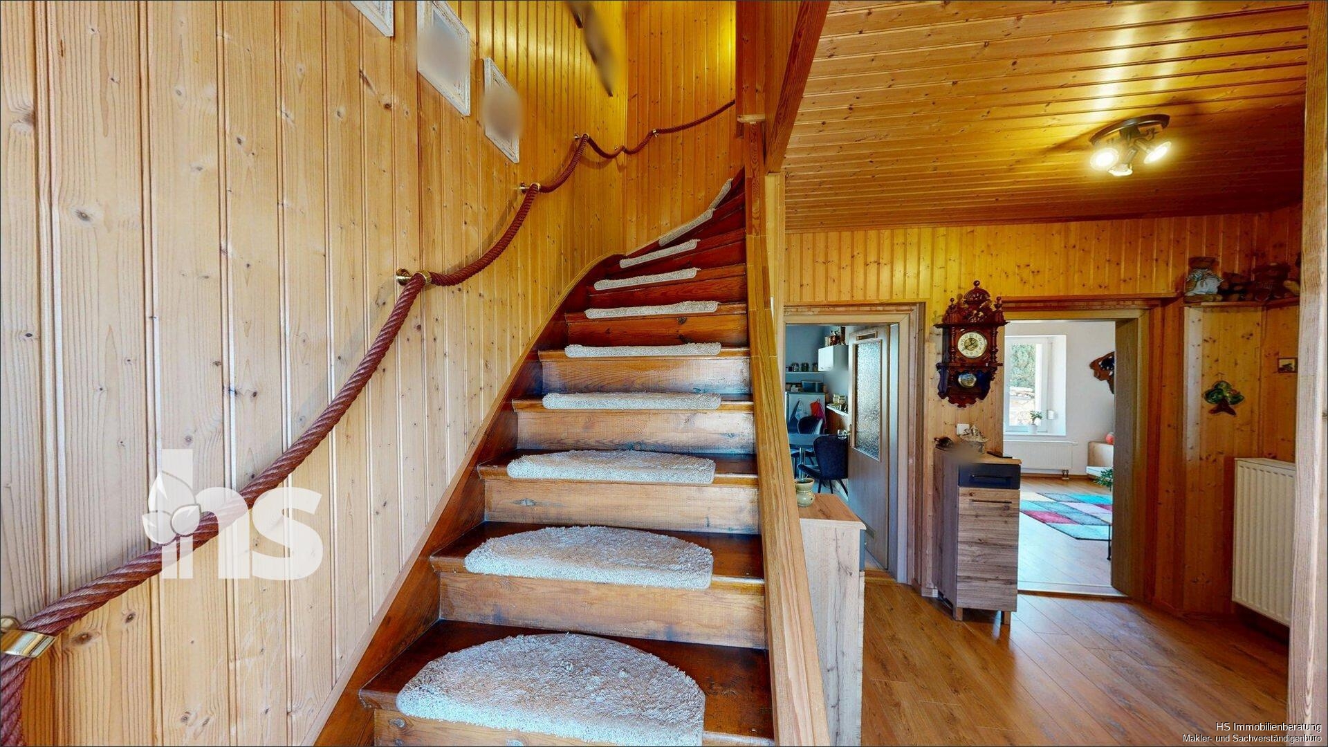 Treppe zum Dachgeschoss