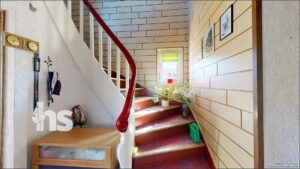 Treppe zum Obergeschoss