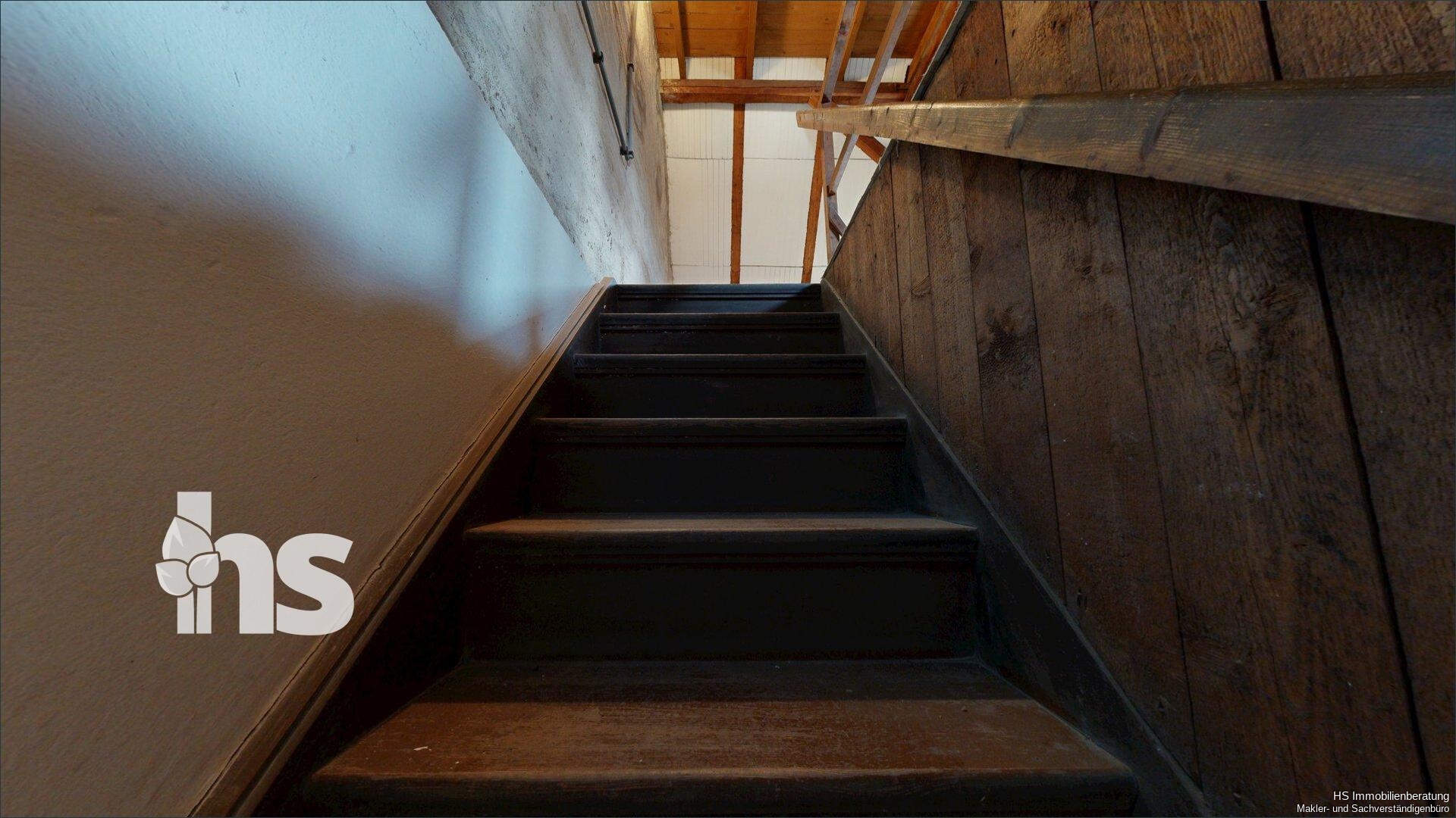Treppe ins Dachgeschoss