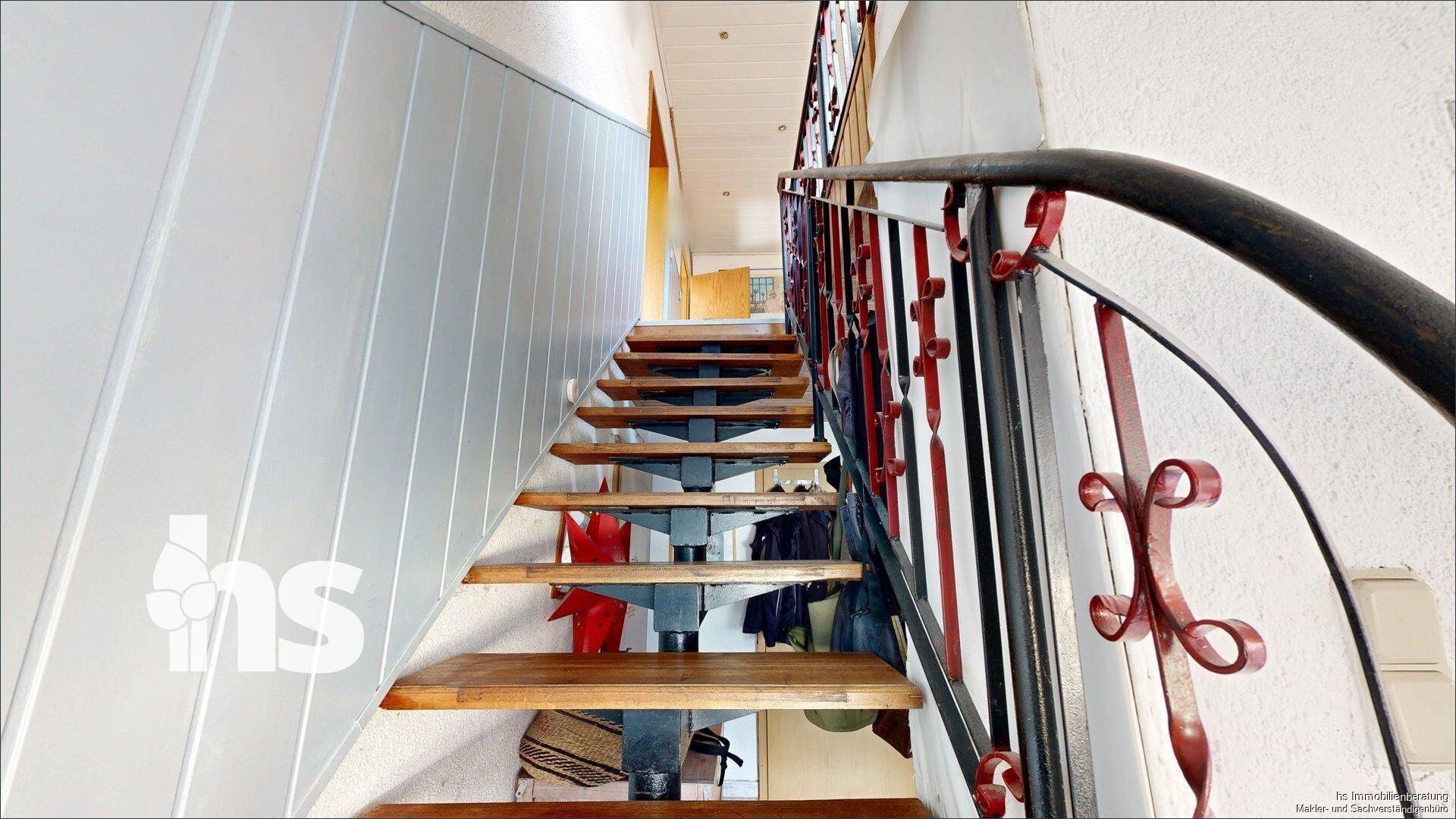 Treppe ins Obergeschoss