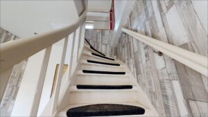 Treppe ins Dachgeschoss