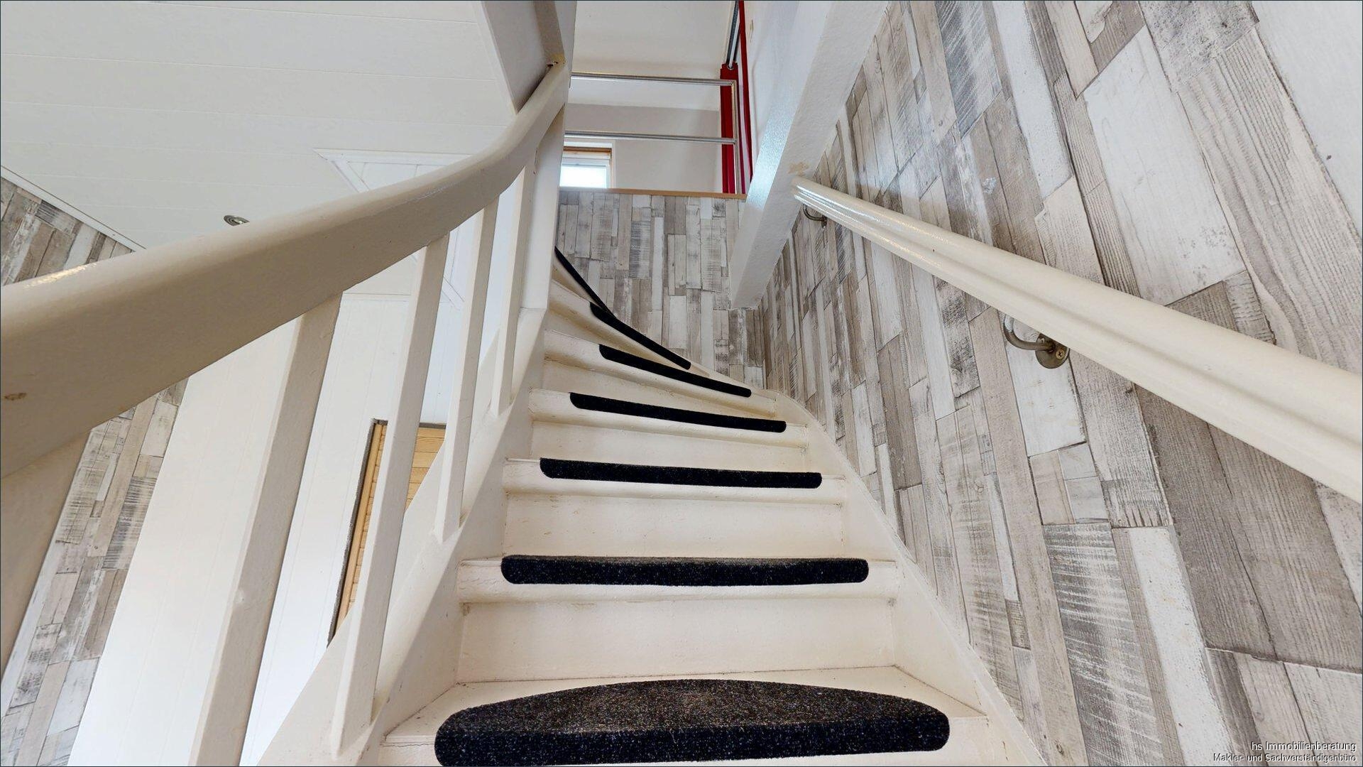 Treppe ins Dachgeschoss