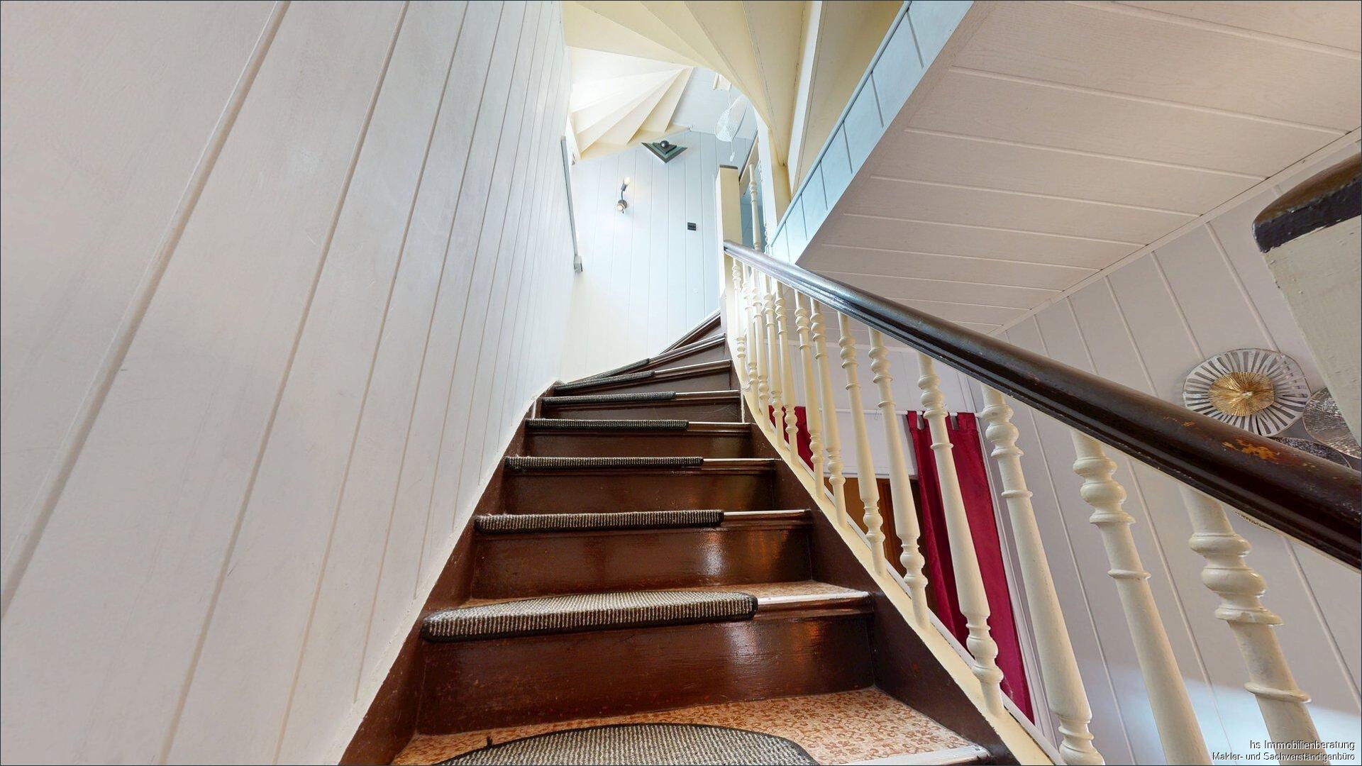 Treppe ins Obergeschoss