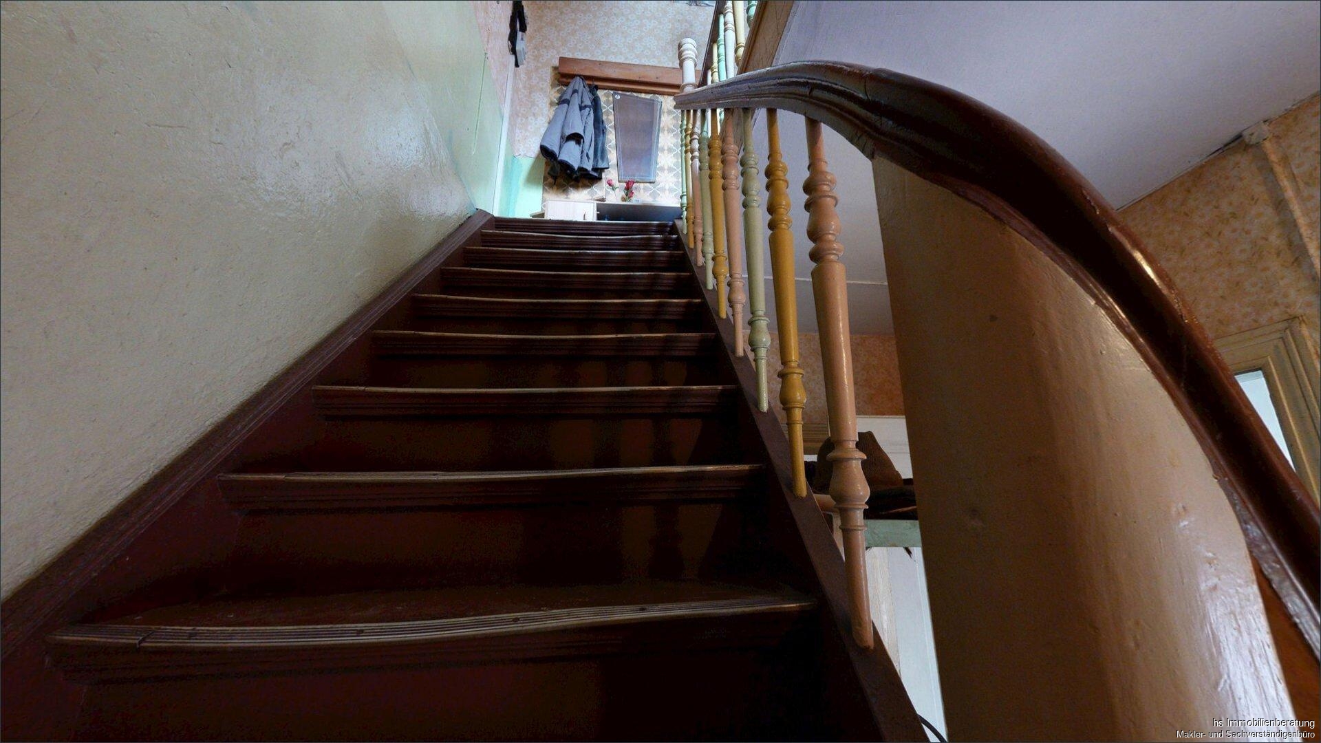 Treppe ins Obergeschoss