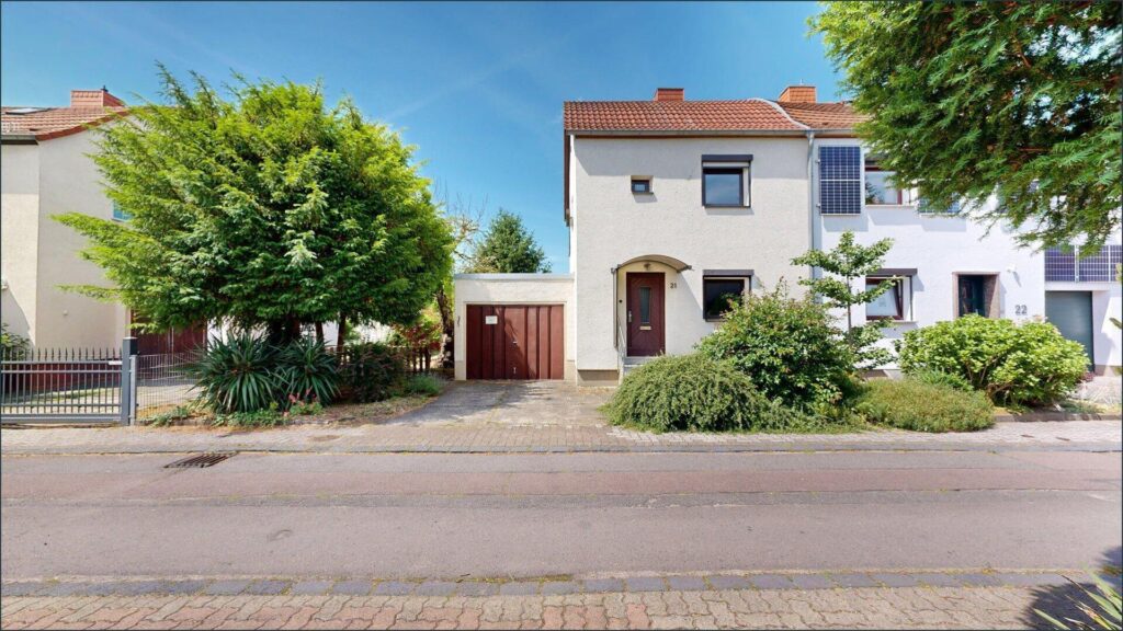 Immobilienmakler verkauft Einfamilienhaus in Halle